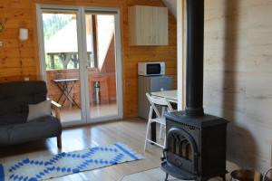 a living room with a stove in a cabin at Три сосни in Kosiv