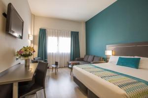 a hotel room with a large bed and a desk at Hotel Venture Sant Cugat in Sant Cugat del Vallès