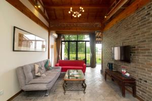 TV a/nebo společenská místnost v ubytování Alina Garden Boutique Resort Huangshan Hongcun