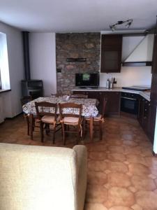 a kitchen with a table and chairs in a room at Villetta Indipendente in San Zeno di Montagna