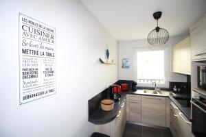 Una cocina o zona de cocina en Le 59 Vue Mer