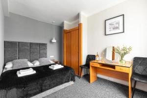 Postel nebo postele na pokoji v ubytování Hotel Helios 300m od Krupówek nowy BASEN od 12 lipca