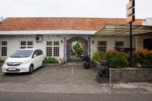 Tòa nhà nơi khách sạn tọa lạc