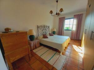 a bedroom with a bed and a dresser in it at Casa Vicente Vista al mar y montaña in Breña Alta