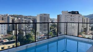 a balcony with a view of a city at Apartamento Studio Centro Poços de Caldas in Poços de Caldas