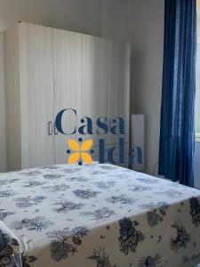 a bedroom with a bed with a casa hello sign at Amalfi Coast Casa Ida in Vietri sul Mare