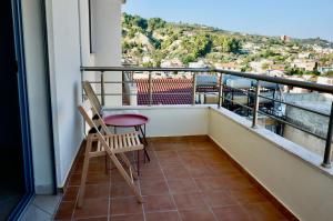 En balkong eller terrasse på Blue Oasis Apartment