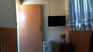 a room with a flat screen tv on the wall at Casa Recanto in Campos do Jordão