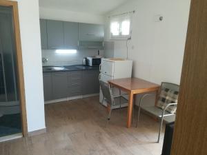 Kuchyňa alebo kuchynka v ubytovaní Apartman Lidija Čiovo