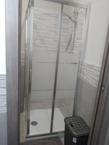 Et badeværelse på Holiday House Monalisa + 17 billeder