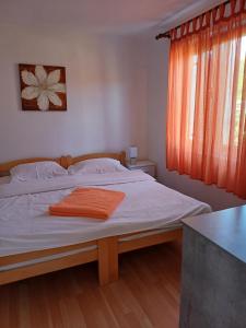 Łóżko lub łóżka w pokoju w obiekcie Apartments Lana