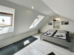 Posteľ alebo postele v izbe v ubytovaní Eklektika Apartman Balatonalmádi