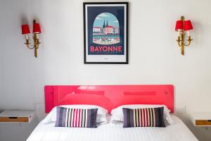 Postel nebo postele na pokoji v ubytování Hotel Le Port Neuf