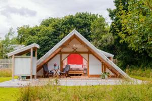 Zahrada ubytování Killarney Glamping at the Grove, Suites and Lodges