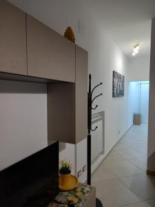A television and/or entertainment centre at Momenti e Monumenti