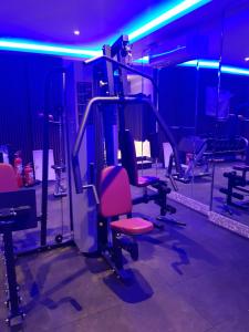 Fitness centrum a/nebo fitness zařízení v ubytování STwin Hotel