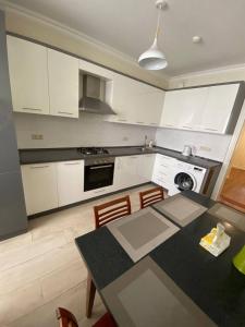 Η κουζίνα ή μικρή κουζίνα στο Appartement avec 2 chambres en centre ville