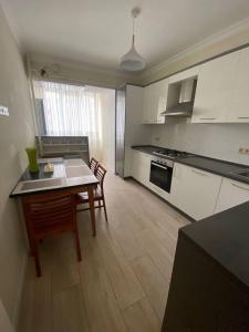 Η κουζίνα ή μικρή κουζίνα στο Appartement avec 2 chambres en centre ville