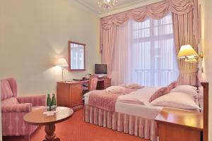 Postel nebo postele na pokoji v ubytování Olympia Wellness Hotel