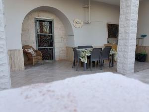a kitchen and dining room with a table and chairs at RosaLilli in Locorotondo