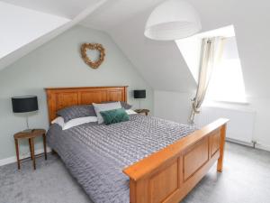 a bedroom with a bed and areath on the wall at Anchor Cottage in Elgin