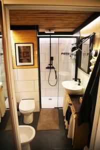 Koupelna v ubytování Piccu Go
