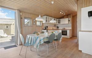 a kitchen and dining room with a table and chairs at Stunning Home In Thisted With 4 Bedrooms, Sauna And Wifi in Nørre Vorupør