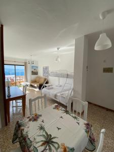 Posteľ alebo postele v izbe v ubytovaní El Olivar Corralejo Beach
