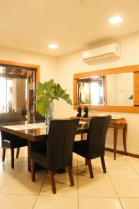 a dining room with a table and chairs at Casa Garay Hotel 658 in Asuncion