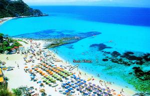 an overhead view of a beach with people and umbrellas at Hotel Santa Chiara in Capo Vaticano