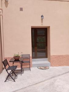 a patio with a table and chairs next to a building at Cal Masot del Gaià in Aiguamurcia