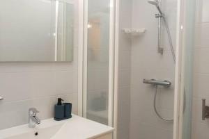 a white bathroom with a shower and a sink at Ginkgo Studio - piscine, proche de la mer, Golf, WIFI in Mandelieu-la-Napoule +16 photos