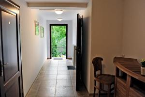 a hallway with a door and a table and chairs at Korona in Elblag