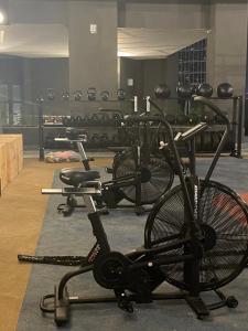 Fitness centrum a/nebo fitness zařízení v ubytování The Suite Dubai 15 Northside Luxury Living