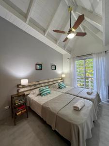 a bedroom with two beds and a ceiling fan at Duplex 2 dormitorios con cochera en Banfield in Banfield