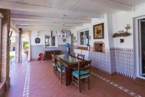 a kitchen with a table and chairs in a room at Chalet Azul in Aljaraque
