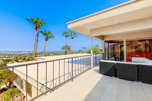 Gallery image of Panoramic Southridge Views Condo in Palm Springs +24 photos