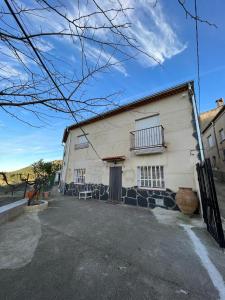Το κτήριο όπου στεγάζεται  the country house