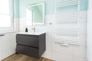 Koupelna v ubytování Geiseltalsee Haus am See mit Wallbox