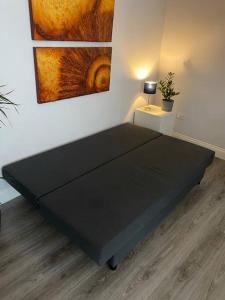 Postel nebo postele na pokoji v ubytování City Centre Studio Apartment