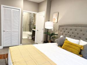 a bedroom with a large bed and a bathroom at 508 Urban Lifestyle king bed APT in Center CITY in Philadelphia