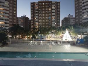 a fountain in the middle of a city with tall buildings at Villasol Temporario in Córdoba