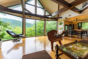 an open living room with a view of the mountains at HAYATO HAKONE GUEST HOUSE - Vacation STAY 14750 in Hakone