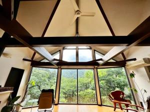 a room with a ceiling fan and a large window at HAYATO HAKONE GUEST HOUSE - Vacation STAY 14750 in Hakone