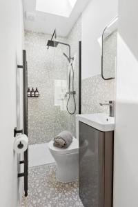 a bathroom with a shower and a toilet and a sink at Cosy & Bright Home with Backyard in Southsea Portsmouth in Portsmouth