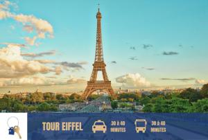 eine Plakatwand vor dem Eiffelturm in der Unterkunft Cosy Paris in Vitry-sur-Seine