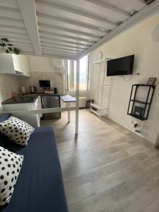 A television and/or entertainment centre at Domus Vacanza