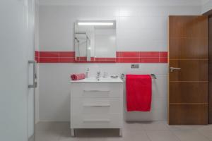 Un baño de CASA ANA 13 fotos más