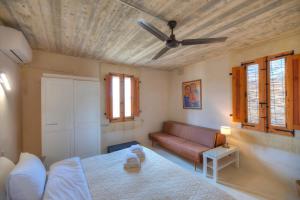 Posezení v ubytování Independent Old House in Gozo With Modernized Interior