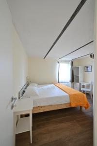 Postel nebo postele na pokoji v ubytování CASCINA BINELLO appartamento B + 37 fotografií